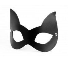 Черная кожаная маска с прорезями для глаз и ушками