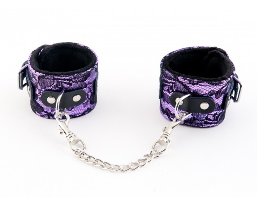 Пурпурные кружевные наручники
