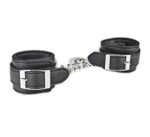 Кожаные наручники на цепи
