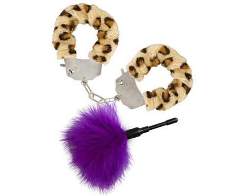 Эротический набор: леопардовые наручники и фиолетовая пуховка