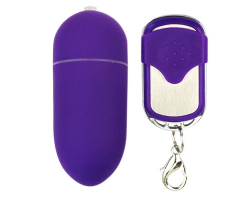 Продолговатое фиолетовое виброяйцо на пульте ДУ